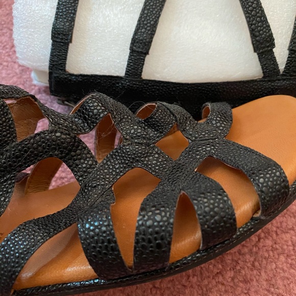 Gentle Souls Black Gladiator Sandals - Size 7.5 - Picture 9 of 14